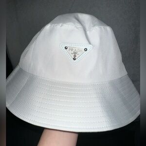 Beautiful bucket hat 🤍